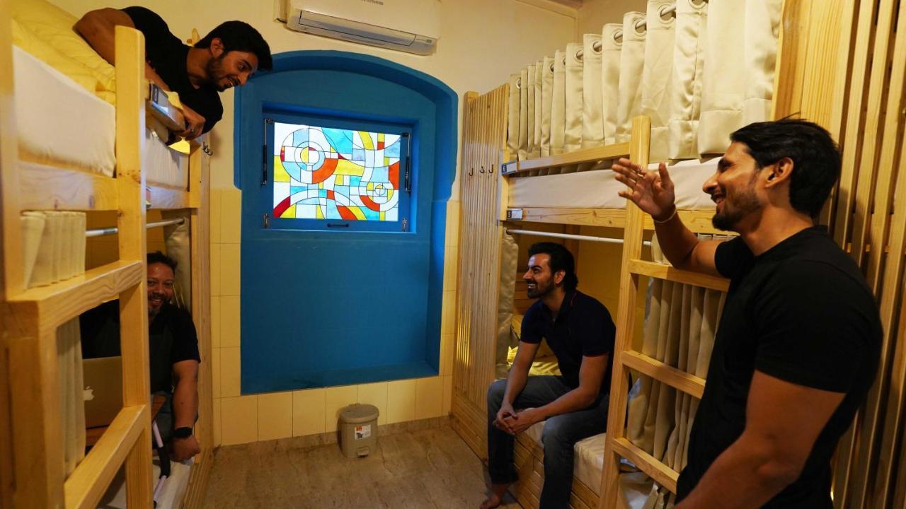 Gosolo Stays Bandra Hostel Bombay Exterior foto