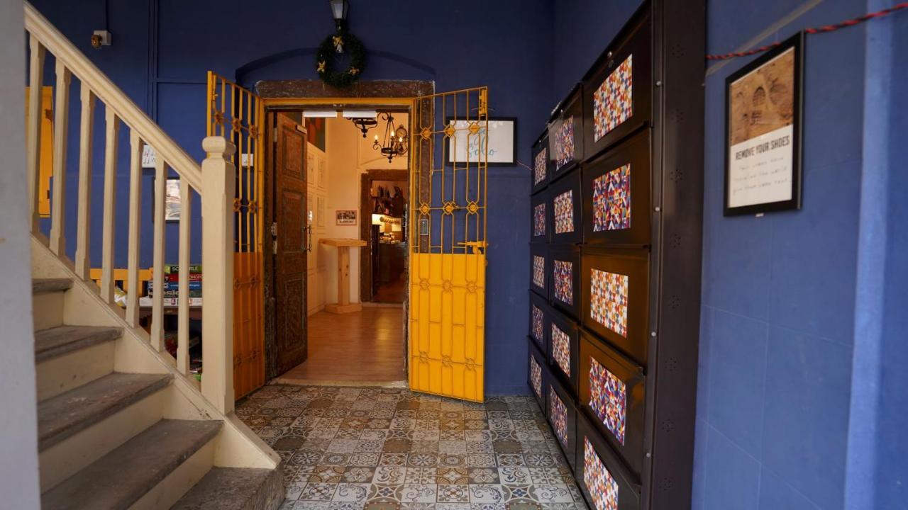 Gosolo Stays Bandra Hostel Bombay Exterior foto