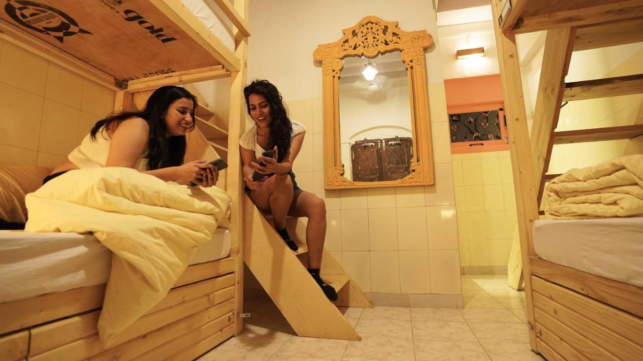 Gosolo Stays Bandra Hostel Bombay Exterior foto